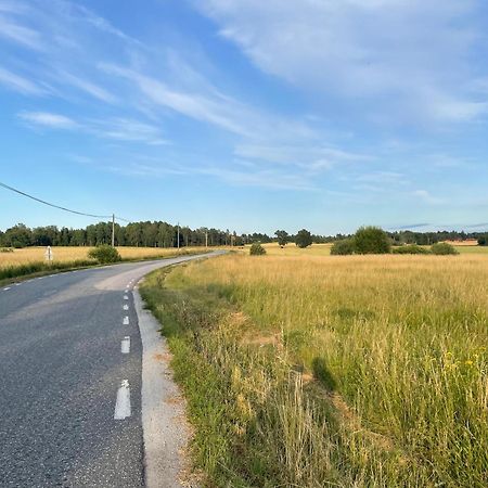 Ett Nytt Fraesch Hus Utanfoer Stockholm Naera Arlanda Villa Rosersberg Luaran gambar
