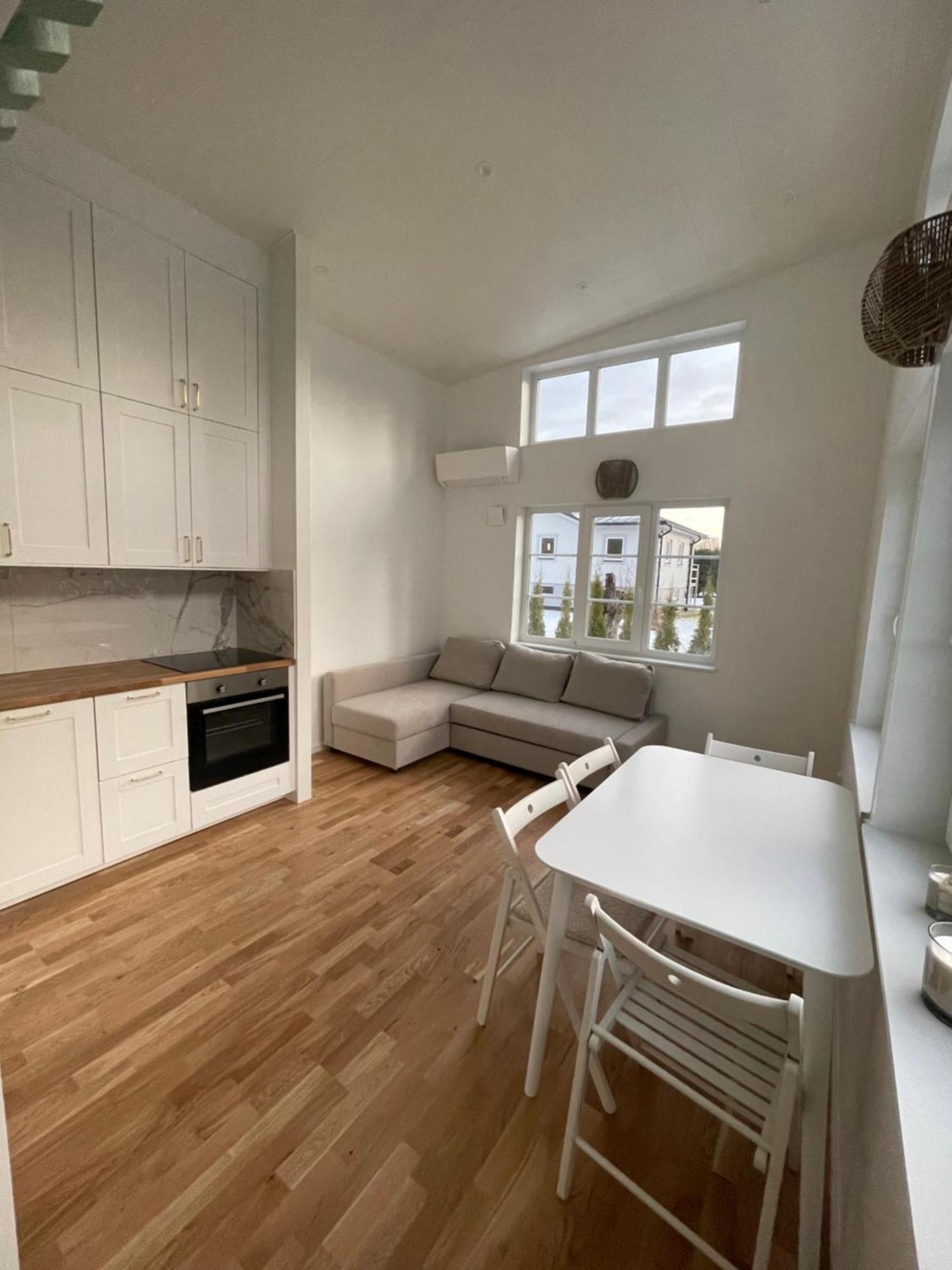 Ett Nytt Fraesch Hus Utanfoer Stockholm Naera Arlanda Villa Rosersberg Luaran gambar